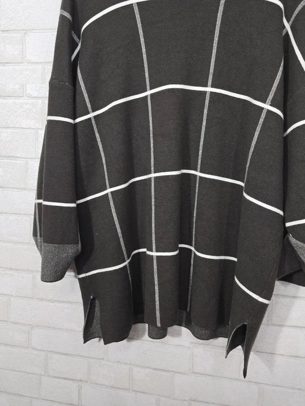 Tahari sweater